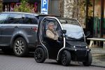 Amsterdam 4 februari 2020
Cor Boonstra met zijn vrouw Hansje Boonstra op de cornelis schuytstraat in hun Biro karretje>