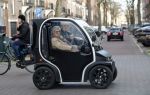 Amsterdam 4 februari 2020
Cor Boonstra met zijn vrouw Hansje Boonstra op de cornelis schuytstraat in hun Biro karretje>