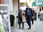 Amsterdam 4 februari 2020
Cor Boonstra met zijn vrouw Hansje Boonstra op de cornelis schuytstraat in hun Biro karretje>