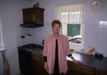 7 Mei 1999
Hermien Timmerman bij haar nieuwe huis waar zij alleen gaat wonen na de scheiding van Gert Timmerman