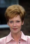7 Mei 1999
Hermien Timmerman bij haar nieuwe huis waar zij alleen gaat wonen na de scheiding van Gert Timmerman