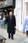 Amsterdam 12 maart 2020
Huub Oosterhuis doet boodschappen op de cornelis schuytstraat