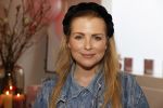 Bussum 3 maart 2020
Opening nieuwe pand en boekpresentatie van Vivian Reijs. Wendy v Dijk ontvangt het eerste boek . Jennifer Ewbank met een vriendin