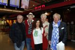 Schiphol 4 februari 2020
Katja Schuurman Peter Faber Willibrord Frequin Gerard Cox en Barrie Stevens vertrekkenb vanaf schiphol naar Suriname voor de opnames van het RTL4 programma Beter laat dan ooit.