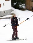 Lech 25 februari 2020
Fotouurtje Koninklijke familie. Aanwezig Koning Willem Alexander Koningin Maxima Prinses Amalia Alexia Ariane Prinses Beatrix Prins Constantijn Prinses laurentien Gravin Eloise Graaf Claus Casimir en Gravin Leonore .
