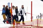 Lech 25 februari 2020
Fotouurtje Koninklijke familie. Aanwezig Koning Willem Alexander Koningin Maxima Prinses Amalia Alexia Ariane Prinses Beatrix Prins Constantijn Prinses laurentien Gravin Eloise Graaf Claus Casimir en Gravin Leonore .