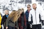 Lech 25 februari 2020
Fotouurtje Koninklijke familie. Aanwezig Koning Willem Alexander Koningin Maxima Prinses Amalia Alexia Ariane Prinses Beatrix Prins Constantijn Prinses laurentien Gravin Eloise Graaf Claus Casimir en Gravin Leonore .