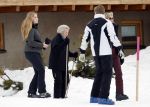Lech 25 februari 2020
Fotouurtje Koninklijke familie. Aanwezig Koning Willem Alexander Koningin Maxima Prinses Amalia Alexia Ariane Prinses Beatrix Prins Constantijn Prinses laurentien Gravin Eloise Graaf Claus Casimir en Gravin Leonore .