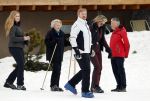 Lech 25 februari 2020
Fotouurtje Koninklijke familie. Aanwezig Koning Willem Alexander Koningin Maxima Prinses Amalia Alexia Ariane Prinses Beatrix Prins Constantijn Prinses laurentien Gravin Eloise Graaf Claus Casimir en Gravin Leonore .