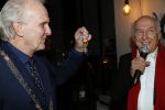 Hilversum 5 januari 2020
Peter Koelewijn krijgt een lintje van Burgemeester Pieter Broertjes.
Event vond plaats in de wisseloord studios.