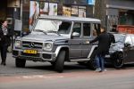 Amsterdam 3 februari 2020
Lil Kleine stapt in zijn mercedes G klasse