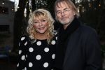 Hilversum 5 januari 2020
Peter Koelewijn krijgt een lintje van Burgemeester Pieter Broertjes.
Event vond plaats in de wisseloord studios. manuela Kemp met haar man Tjerk lammers