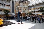 Nieuwegein 9 februari 202
Martien Meiland geeft soort van presentatie bij de woningindustrie.