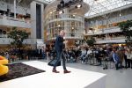 Nieuwegein 9 februari 202
Martien Meiland geeft soort van presentatie bij de woningindustrie.