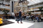 Nieuwegein 9 februari 202
Martien Meiland geeft soort van presentatie bij de woningindustrie.