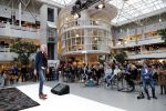 Nieuwegein 9 februari 202
Martien Meiland geeft soort van presentatie bij de woningindustrie.