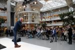 Nieuwegein 9 februari 202
Martien Meiland geeft soort van presentatie bij de woningindustrie.