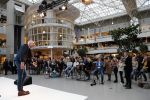 Nieuwegein 9 februari 202
Martien Meiland geeft soort van presentatie bij de woningindustrie.