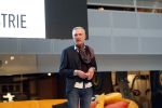 Nieuwegein 9 februari 202
Martien Meiland geeft soort van presentatie bij de woningindustrie.