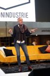 Nieuwegein 9 februari 202
Martien Meiland geeft soort van presentatie bij de woningindustrie.