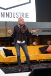 Nieuwegein 9 februari 202
Martien Meiland geeft soort van presentatie bij de woningindustrie.