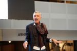 Nieuwegein 9 februari 202
Martien Meiland geeft soort van presentatie bij de woningindustrie.