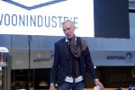 Nieuwegein 9 februari 202
Martien Meiland geeft soort van presentatie bij de woningindustrie.