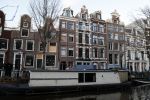 Amsterdam 10 januari 2020
Voor het huis van Matthijs v Nieuwkerk staat een doos met boeken die mensen gratis mee mogen nemen.