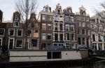 Amsterdam 10 januari 2020
Voor het huis van Matthijs v Nieuwkerk staat een doos met boeken die mensen gratis mee mogen nemen.