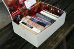 Amsterdam 10 januari 2020
Voor het huis van Matthijs v Nieuwkerk staat een doos met boeken die mensen gratis mee mogen nemen.