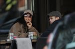 Amsterdam 3 februari 2020
Moise Trustful met haar vriend Kaj v d Voort op terras bij v Dam