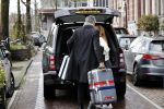 Amsterdam 13 februari 2020
Ruud de Wild en Olcay Gulsen komen met koffers aan bij het huis van Olcay. Olcay was naar istanbul geweest voor opnames en Ruud heeft haar opgehaald op schiphol.
