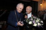 Hilversum 5 januari 2020
Peter Koelewijn krijgt een lintje van Burgemeester Pieter Broertjes.
Event vond plaats in de wisseloord studios.