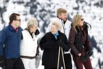 Lech 25 februari 2020
Fotouurtje Koninklijke familie. Aanwezig Koning Willem Alexander Koningin Maxima Prinses Amalia Alexia Ariane Prinses Beatrix Prins Constantijn Prinses laurentien Gravin Eloise Graaf Claus Casimir en Gravin Leonore .