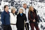 Lech 25 februari 2020
Fotouurtje Koninklijke familie. Aanwezig Koning Willem Alexander Koningin Maxima Prinses Amalia Alexia Ariane Prinses Beatrix Prins Constantijn Prinses laurentien Gravin Eloise Graaf Claus Casimir en Gravin Leonore .