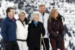 Lech 25 februari 2020
Fotouurtje Koninklijke familie. Aanwezig Koning Willem Alexander Koningin Maxima Prinses Amalia Alexia Ariane Prinses Beatrix Prins Constantijn Prinses laurentien Gravin Eloise Graaf Claus Casimir en Gravin Leonore .