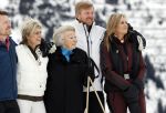 Lech 25 februari 2020
Fotouurtje Koninklijke familie. Aanwezig Koning Willem Alexander Koningin Maxima Prinses Amalia Alexia Ariane Prinses Beatrix Prins Constantijn Prinses laurentien Gravin Eloise Graaf Claus Casimir en Gravin Leonore .