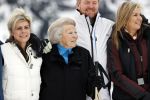 Lech 25 februari 2020
Fotouurtje Koninklijke familie. Aanwezig Koning Willem Alexander Koningin Maxima Prinses Amalia Alexia Ariane Prinses Beatrix Prins Constantijn Prinses laurentien Gravin Eloise Graaf Claus Casimir en Gravin Leonore .