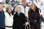 Lech 25 februari 2020
Fotouurtje Koninklijke familie. Aanwezig Koning Willem Alexander Koningin Maxima Prinses Amalia Alexia Ariane Prinses Beatrix Prins Constantijn Prinses laurentien Gravin Eloise Graaf Claus Casimir en Gravin Leonore .