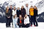 Lech 25 februari 2020
Fotouurtje Koninklijke familie. Aanwezig Koning Willem Alexander Koningin Maxima Prinses Amalia Alexia Ariane Prinses Beatrix Prins Constantijn Prinses laurentien Gravin Eloise Graaf Claus Casimir en Gravin Leonore .