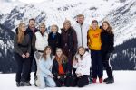 Lech 25 februari 2020
Fotouurtje Koninklijke familie. Aanwezig Koning Willem Alexander Koningin Maxima Prinses Amalia Alexia Ariane Prinses Beatrix Prins Constantijn Prinses laurentien Gravin Eloise Graaf Claus Casimir en Gravin Leonore .