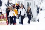 Lech 25 februari 2020
Fotouurtje Koninklijke familie. Aanwezig Koning Willem Alexander Koningin Maxima Prinses Amalia Alexia Ariane Prinses Beatrix Prins Constantijn Prinses laurentien Gravin Eloise Graaf Claus Casimir en Gravin Leonore .