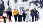 Lech 25 februari 2020
Fotouurtje Koninklijke familie. Aanwezig Koning Willem Alexander Koningin Maxima Prinses Amalia Alexia Ariane Prinses Beatrix Prins Constantijn Prinses laurentien Gravin Eloise Graaf Claus Casimir en Gravin Leonore .