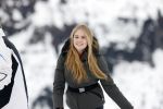 Lech 25 februari 2020
Fotouurtje Koninklijke familie. Aanwezig Koning Willem Alexander Koningin Maxima Prinses Amalia Alexia Ariane Prinses Beatrix Prins Constantijn Prinses laurentien Gravin Eloise Graaf Claus Casimir en Gravin Leonore .