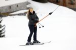 Lech 25 februari 2020
Fotouurtje Koninklijke familie. Aanwezig Koning Willem Alexander Koningin Maxima Prinses Amalia Alexia Ariane Prinses Beatrix Prins Constantijn Prinses laurentien Gravin Eloise Graaf Claus Casimir en Gravin Leonore .