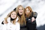 Lech 25 februari 2020
Fotouurtje Koninklijke familie. Aanwezig Koning Willem Alexander Koningin Maxima Prinses Amalia Alexia Ariane Prinses Beatrix Prins Constantijn Prinses laurentien Gravin Eloise Graaf Claus Casimir en Gravin Leonore .