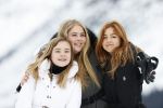 Lech 25 februari 2020
Fotouurtje Koninklijke familie. Aanwezig Koning Willem Alexander Koningin Maxima Prinses Amalia Alexia Ariane Prinses Beatrix Prins Constantijn Prinses laurentien Gravin Eloise Graaf Claus Casimir en Gravin Leonore .