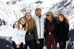 Lech 25 februari 2020
Fotouurtje Koninklijke familie. Aanwezig Koning Willem Alexander Koningin Maxima Prinses Amalia Alexia Ariane Prinses Beatrix Prins Constantijn Prinses laurentien Gravin Eloise Graaf Claus Casimir en Gravin Leonore .