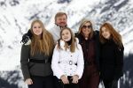 Lech 25 februari 2020
Fotouurtje Koninklijke familie. Aanwezig Koning Willem Alexander Koningin Maxima Prinses Amalia Alexia Ariane Prinses Beatrix Prins Constantijn Prinses laurentien Gravin Eloise Graaf Claus Casimir en Gravin Leonore .