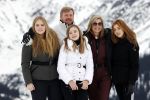 Lech 25 februari 2020
Fotouurtje Koninklijke familie. Aanwezig Koning Willem Alexander Koningin Maxima Prinses Amalia Alexia Ariane Prinses Beatrix Prins Constantijn Prinses laurentien Gravin Eloise Graaf Claus Casimir en Gravin Leonore .